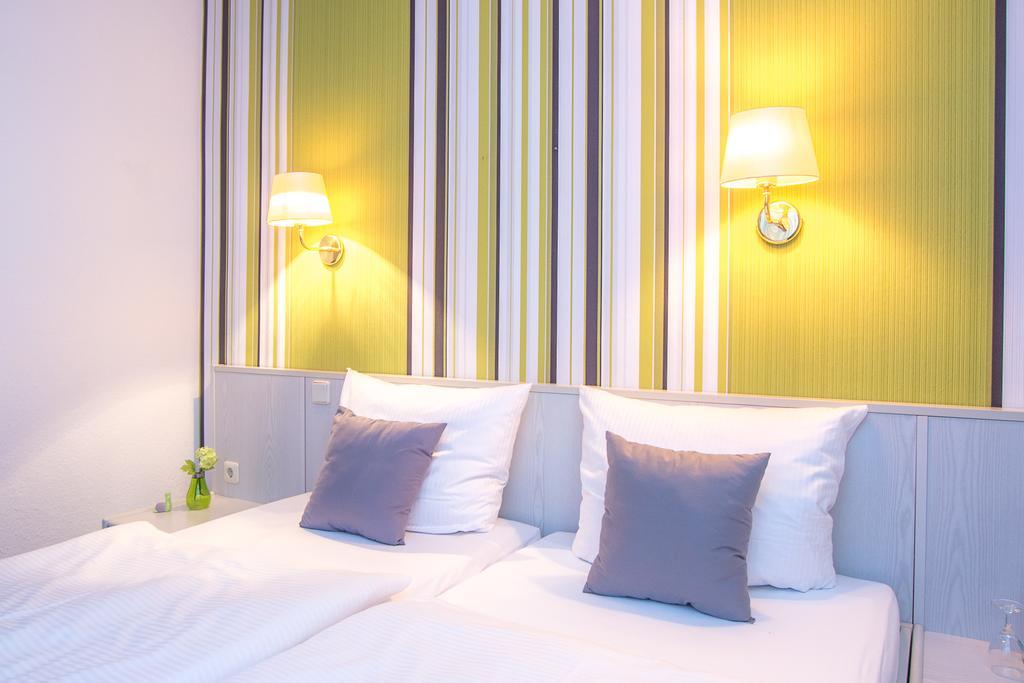 Hotel Weide Satow Oda fotoğraf